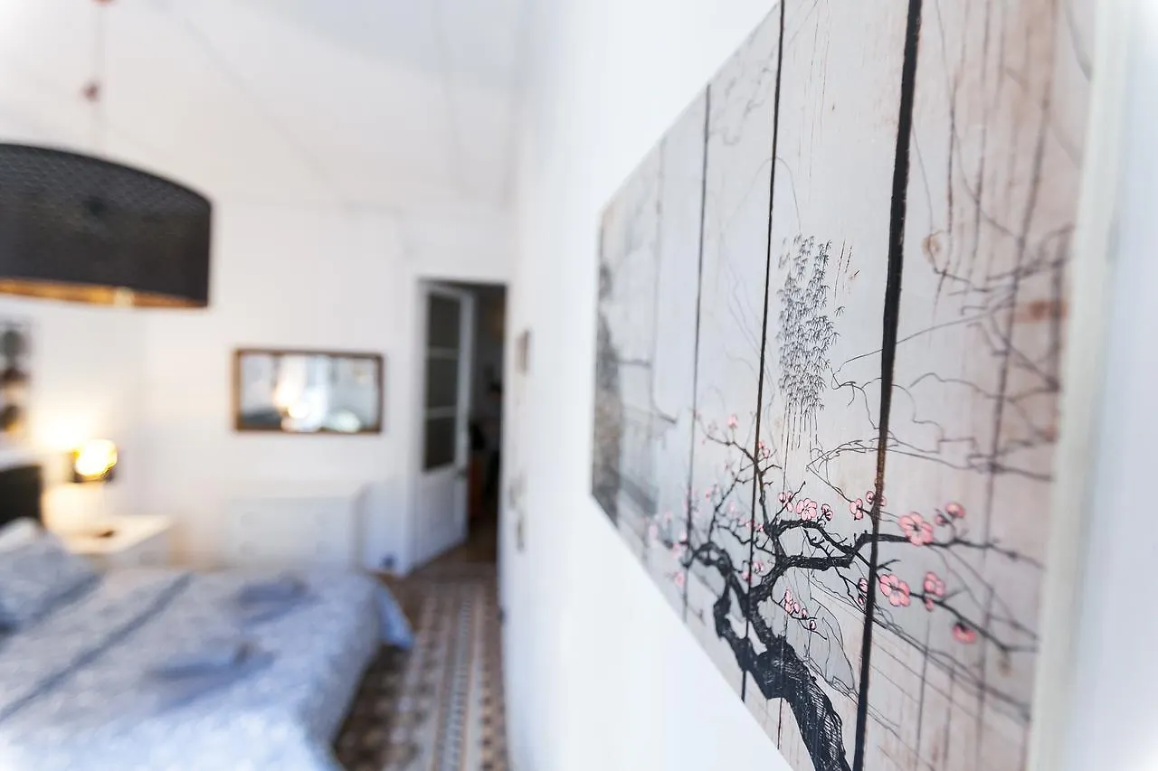 The 5 Room'S House Barcelona Spain